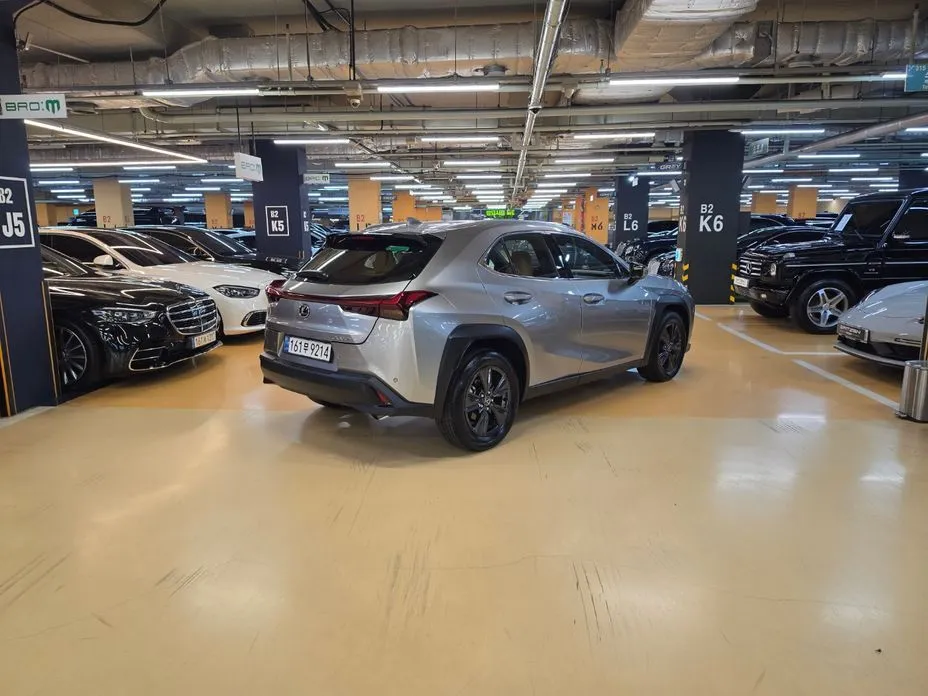 Lexus UX — фото 3