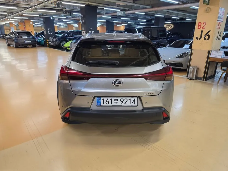 Lexus UX — фото 2