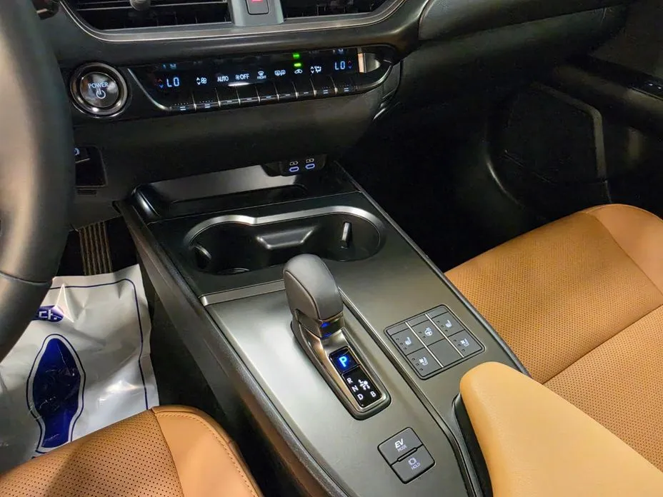 Lexus UX — фото 4