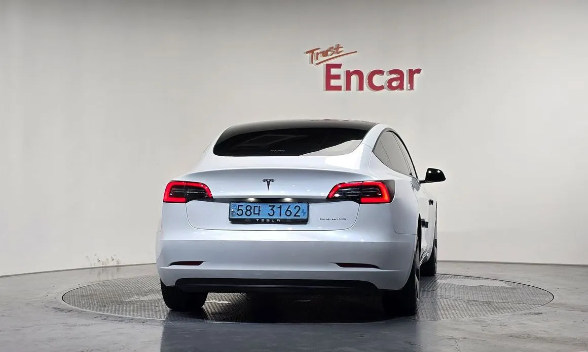 Tesla Model 3 — фото 2