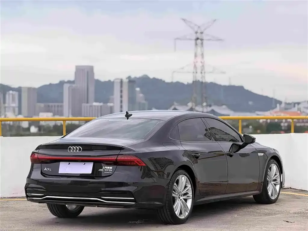 Audi A7L — фото 2