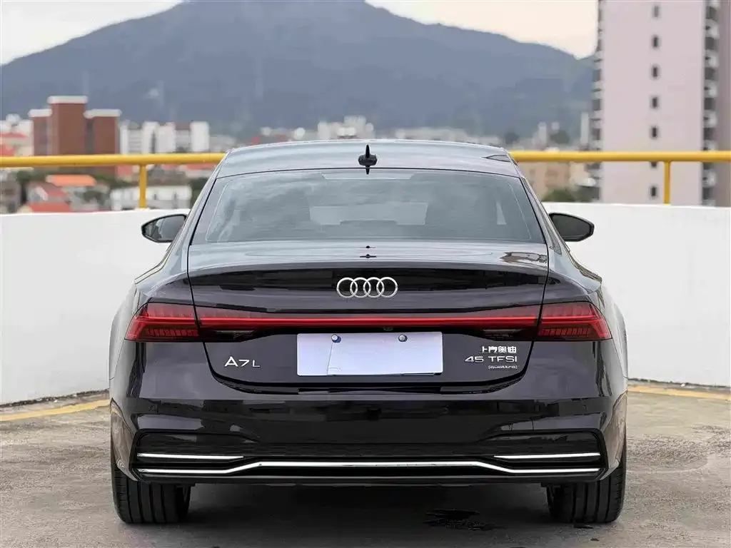 Audi A7L — фото 8