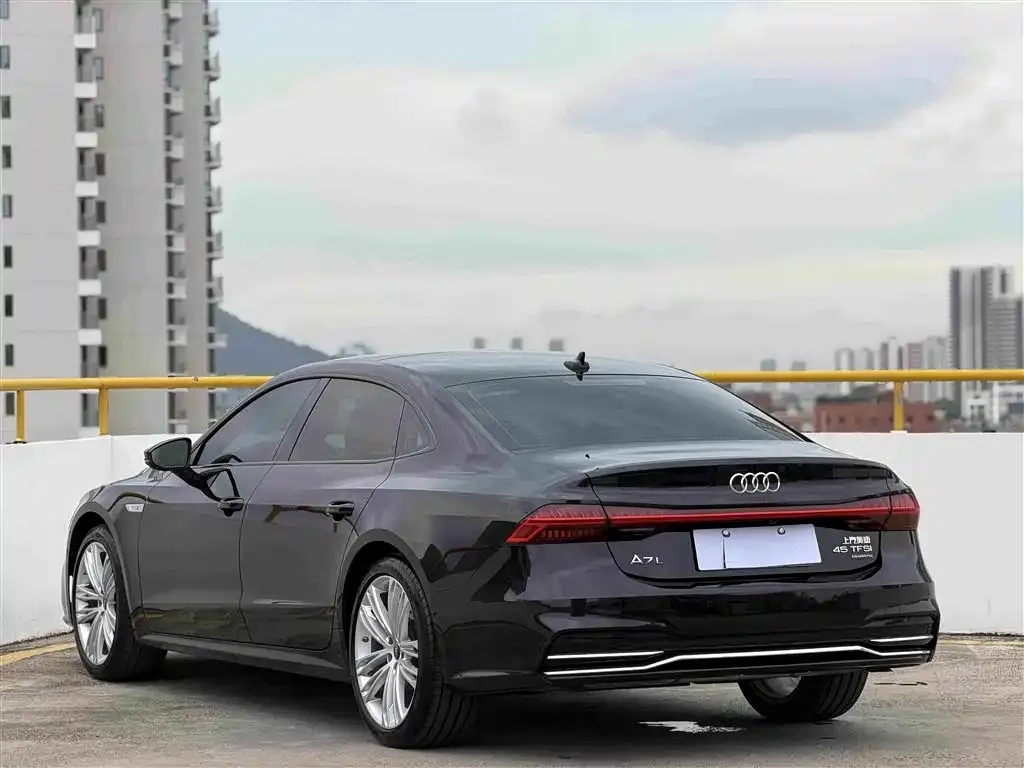Audi A7L — фото 7