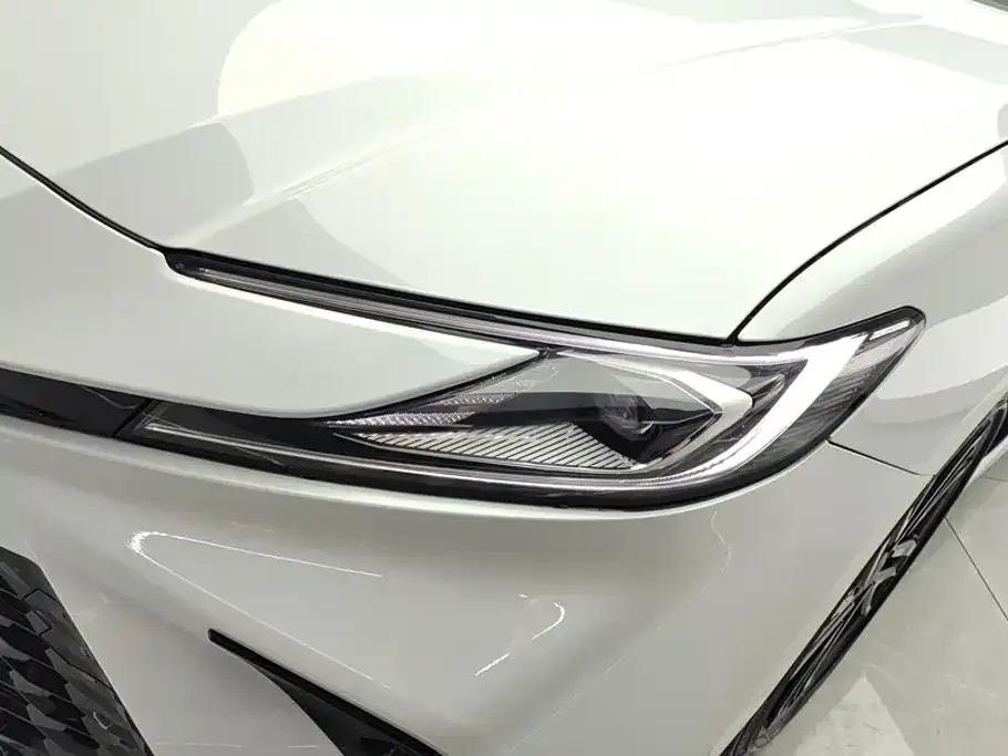 Toyota Camry — фото 3