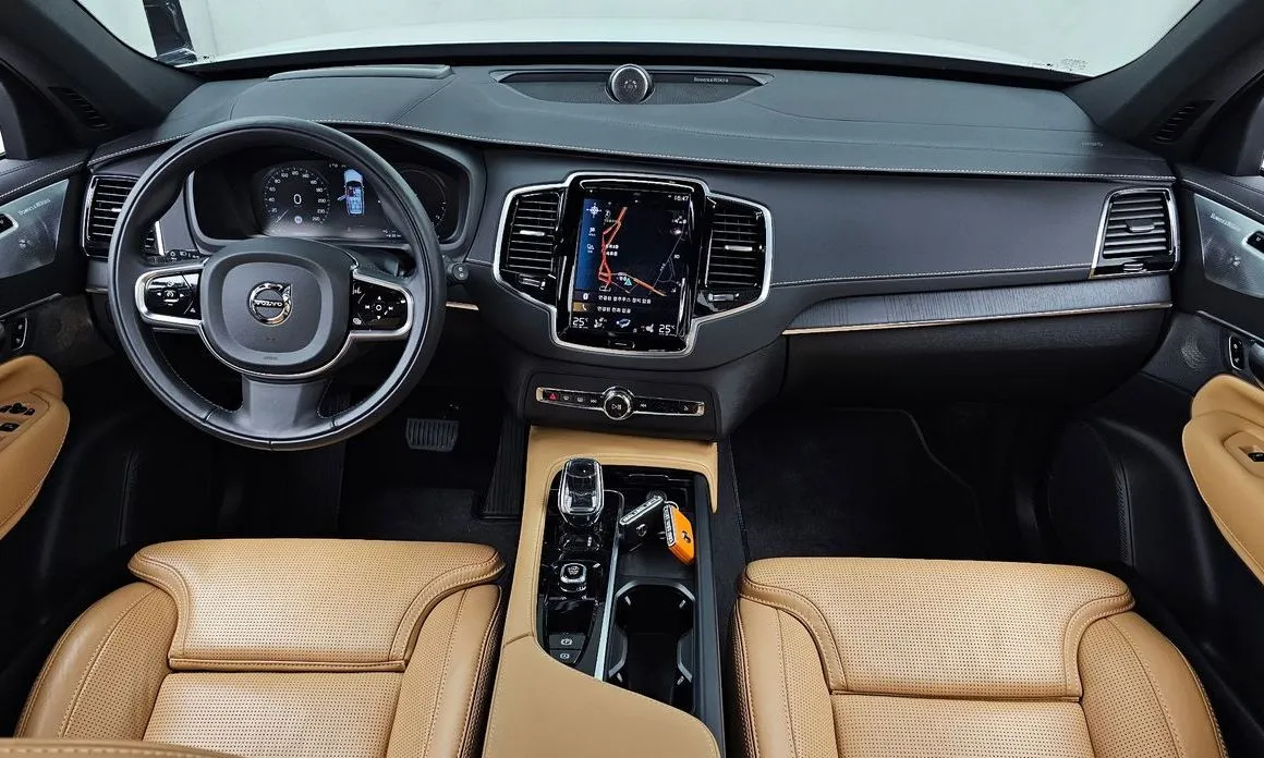 Volvo XC90 — фото 9