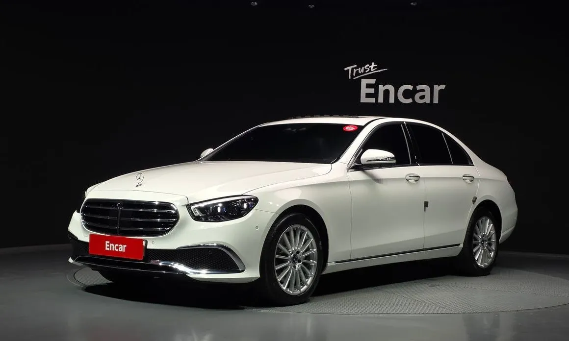 Mercedes-Benz E-Class — фото 1