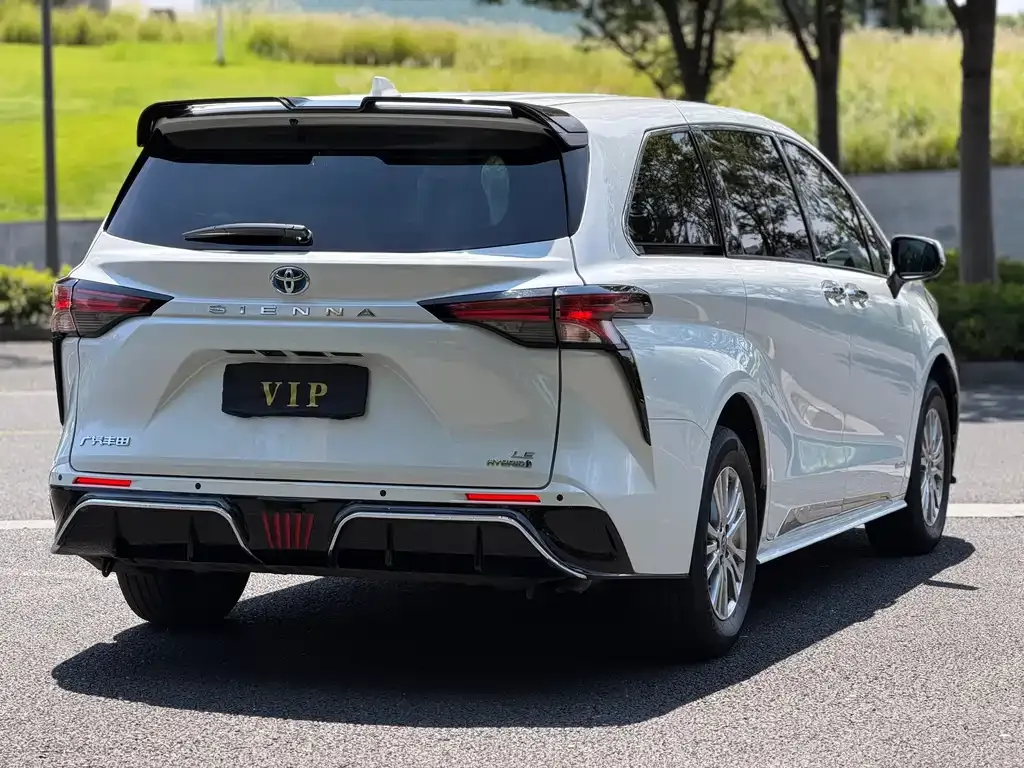 Toyota Sienna — фото 9