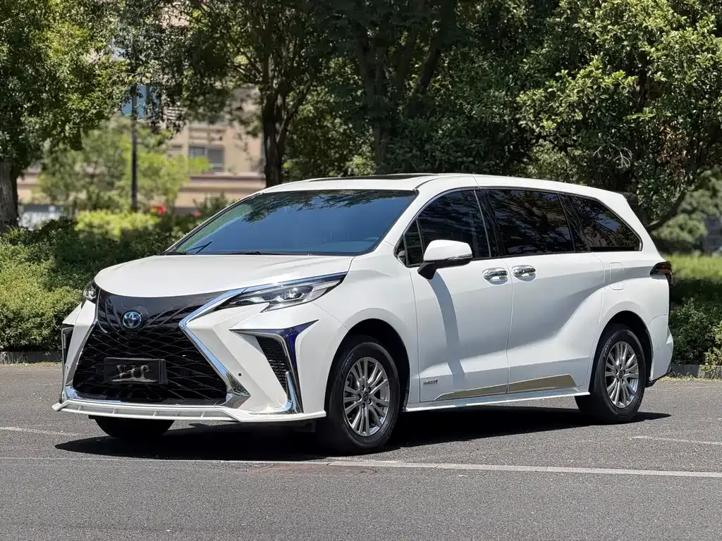 Toyota Sienna — фото 10