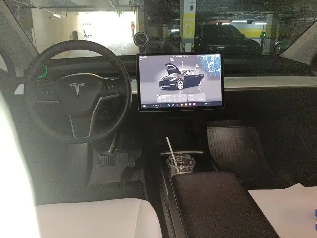 Tesla Model Y — фото 4