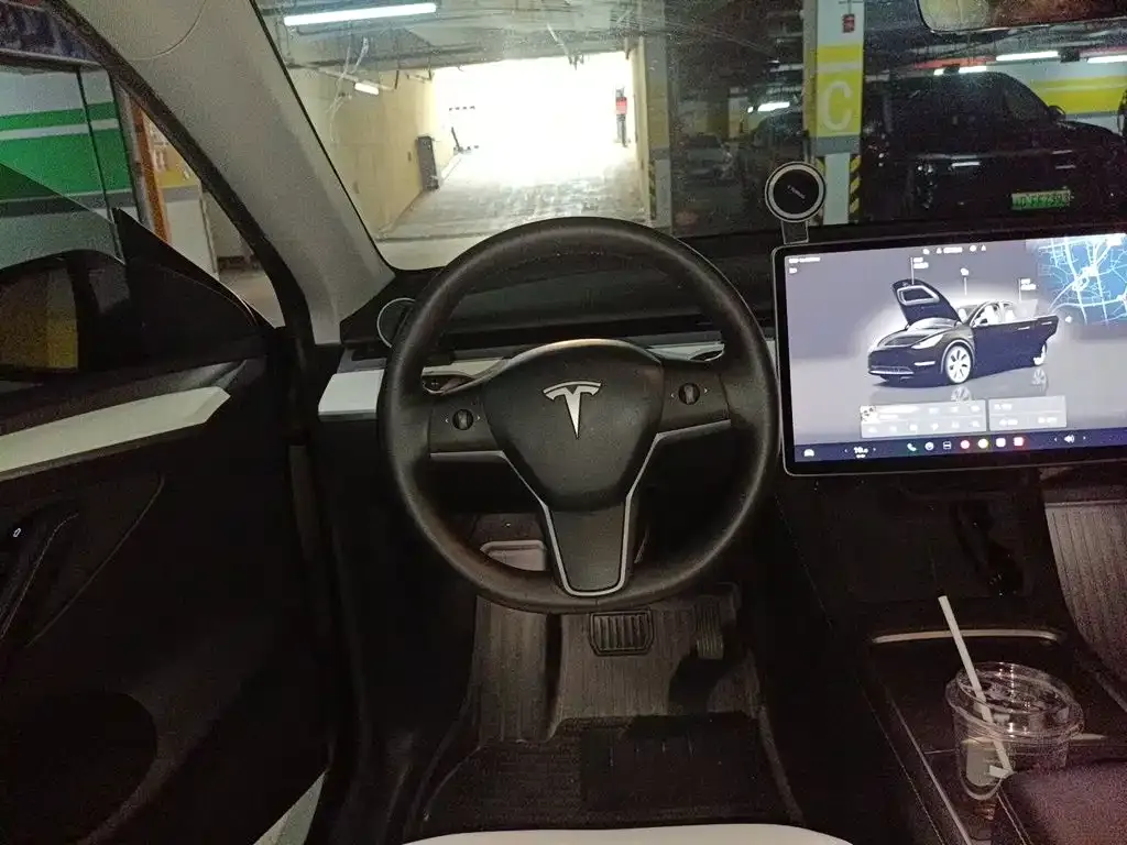 Tesla Model Y — фото 6