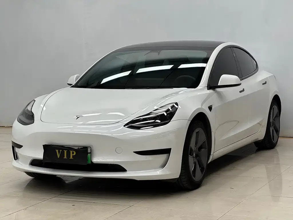 Tesla Model 3 — фото 1