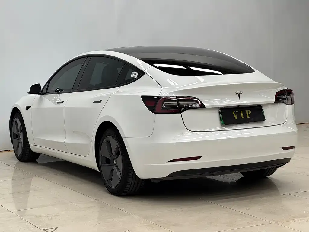 Tesla Model 3 — фото 10