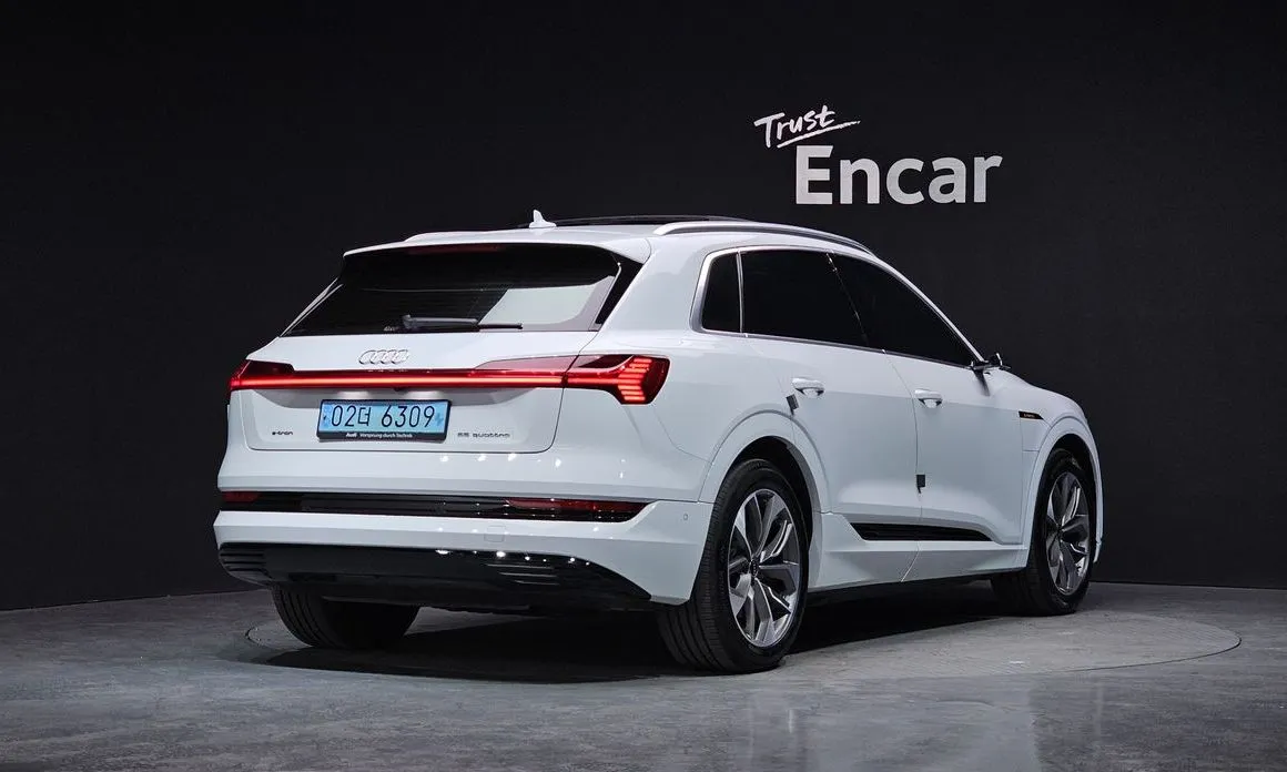 Audi e-tron — фото 3