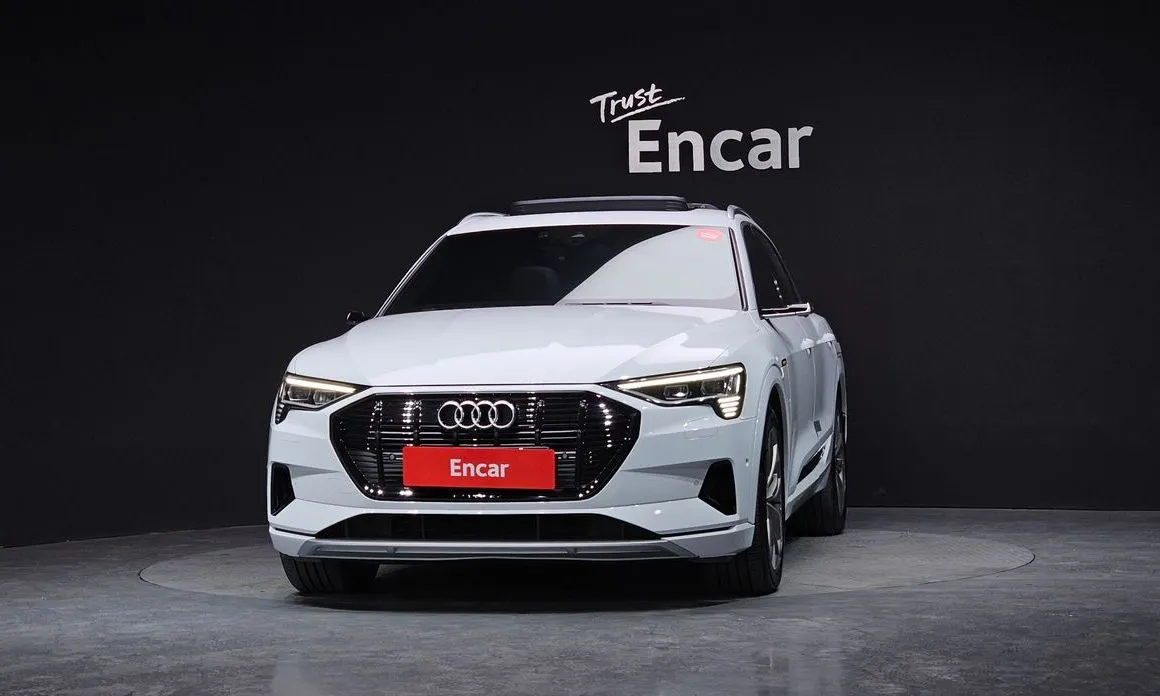Audi e-tron — фото 5