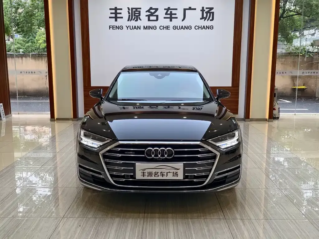 Audi A8 — фото 2