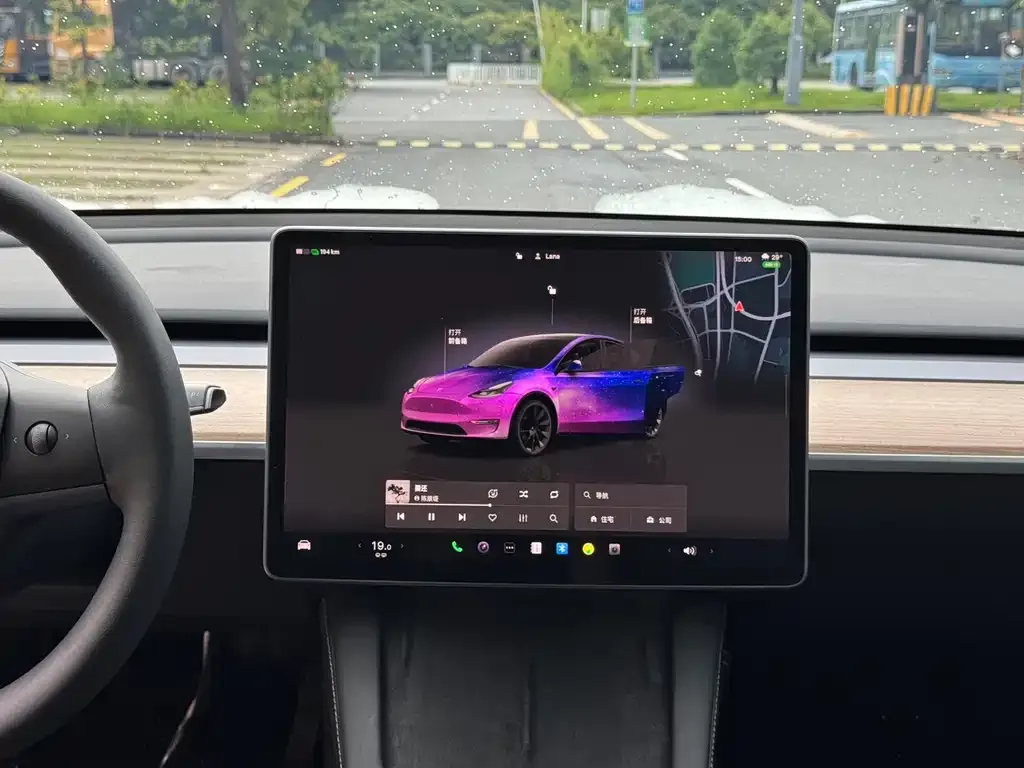 Tesla Model Y — фото 3