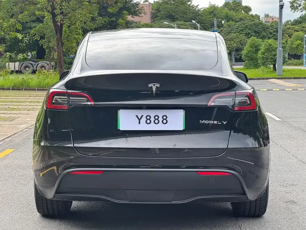 Tesla Model Y — фото 7