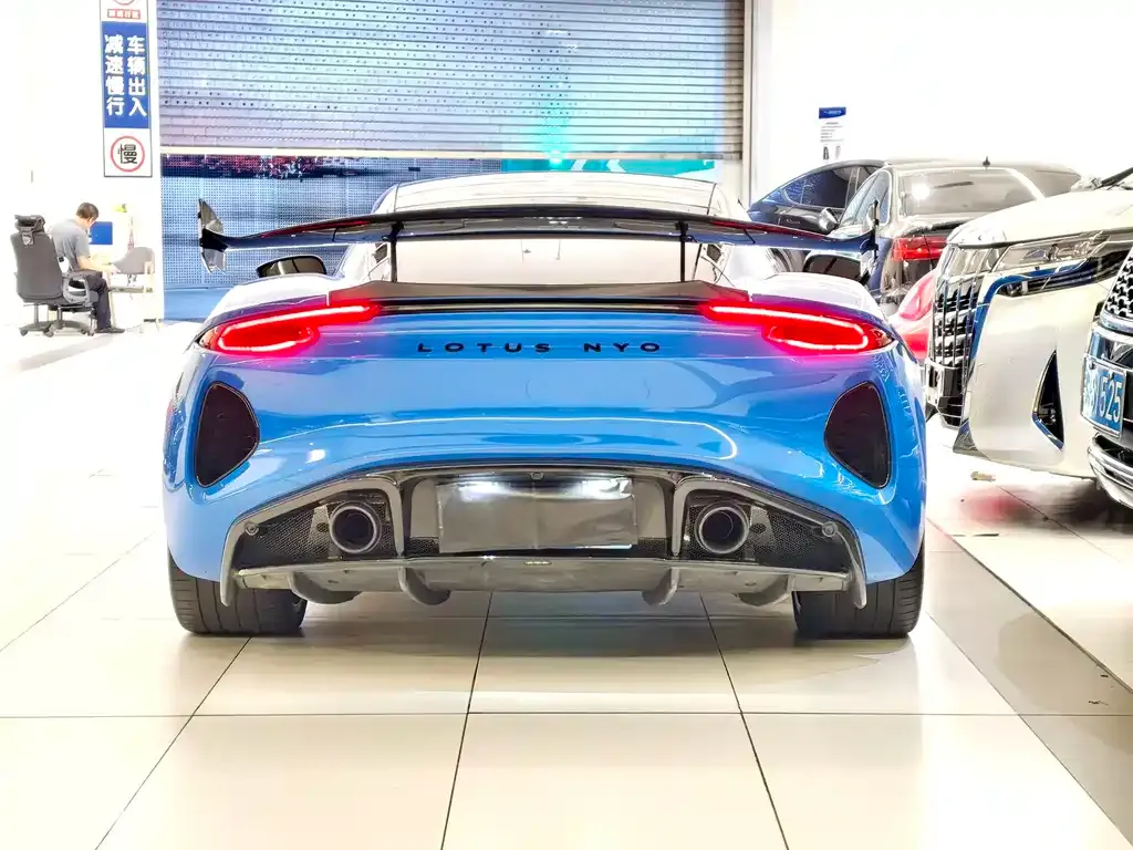 Lotus Emira — фото 10