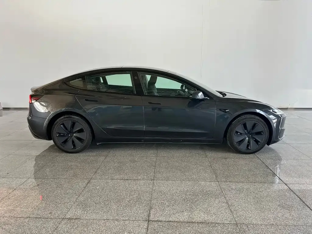 Tesla Model 3 — фото 8