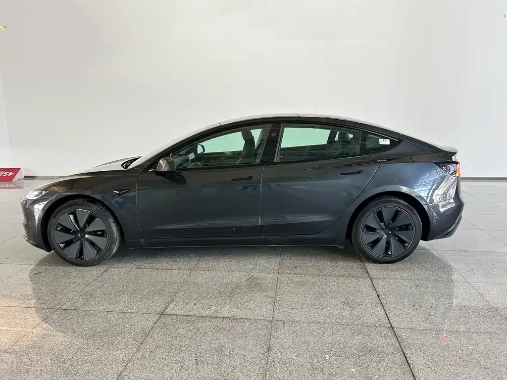 Tesla Model 3 — фото 9