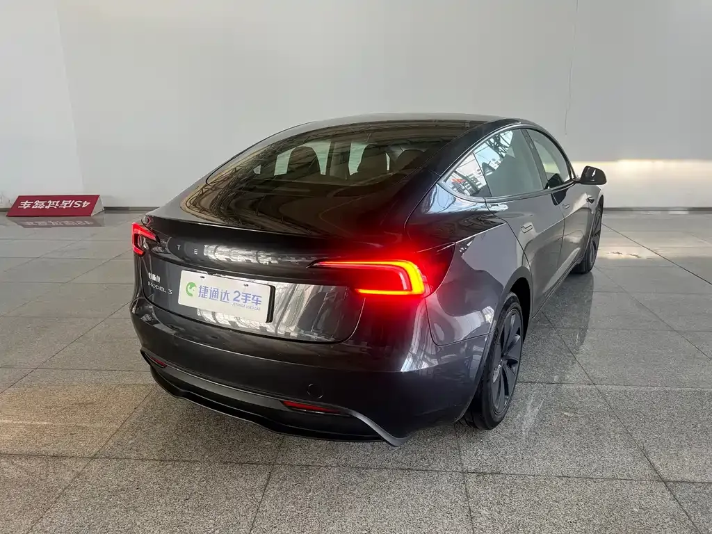 Tesla Model 3 — фото 5