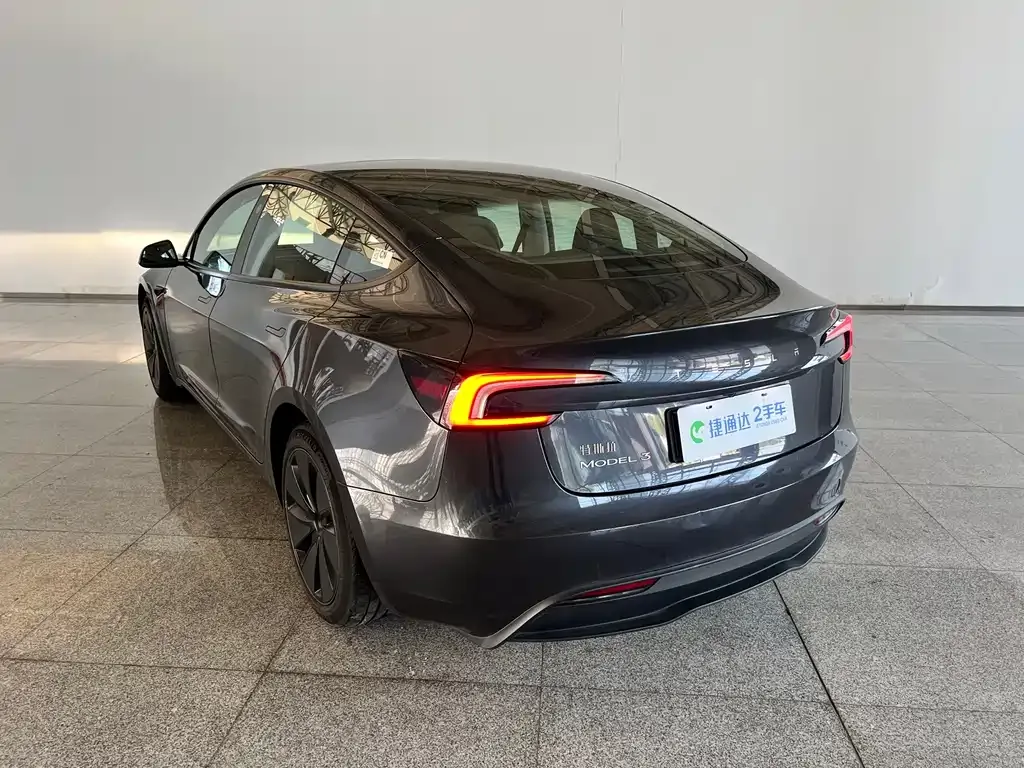 Tesla Model 3 — фото 10
