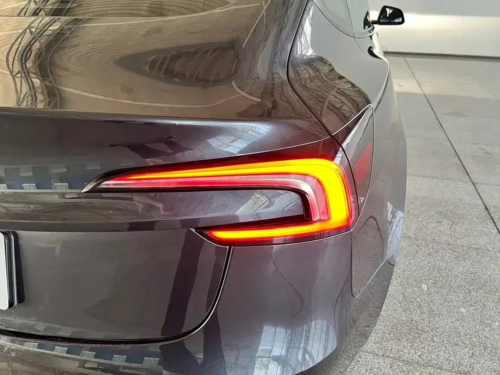 Tesla Model 3 — фото 2