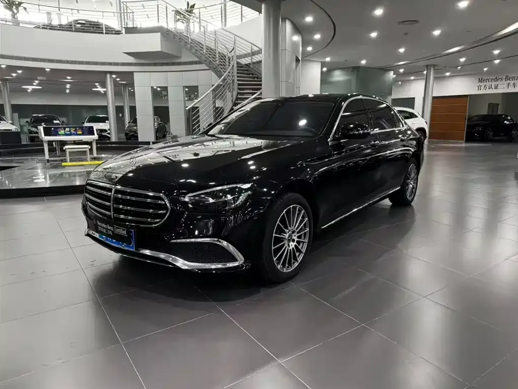 Mercedes-Benz E-Class — фото 1