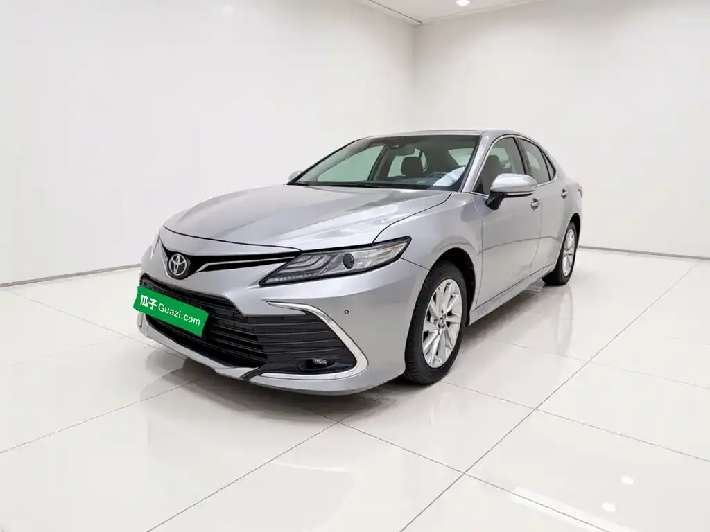 Toyota Camry — фото 2