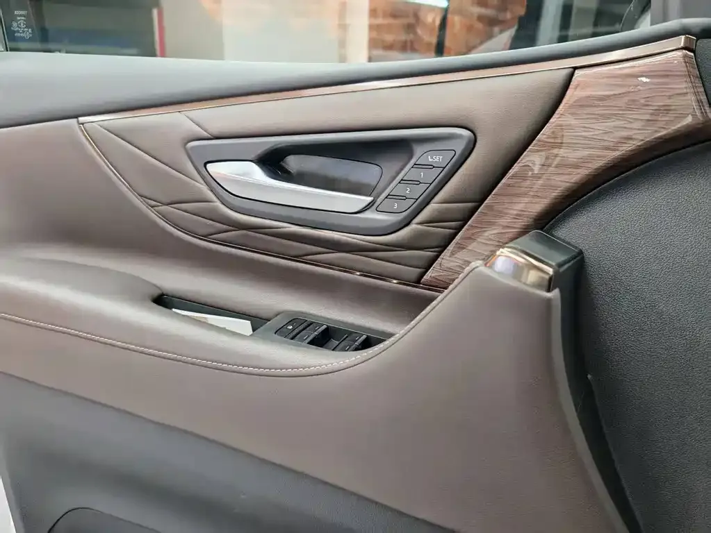 Toyota Alphard — фото 6