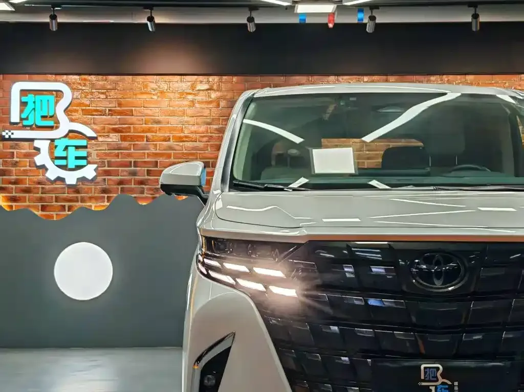 Toyota Alphard — фото 5