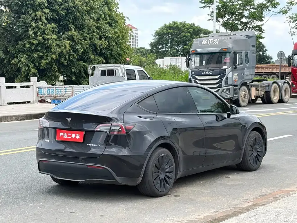 Tesla Model Y — фото 7