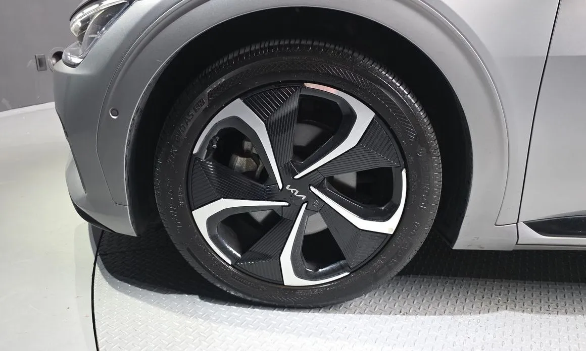 Kia EV6 — фото 8