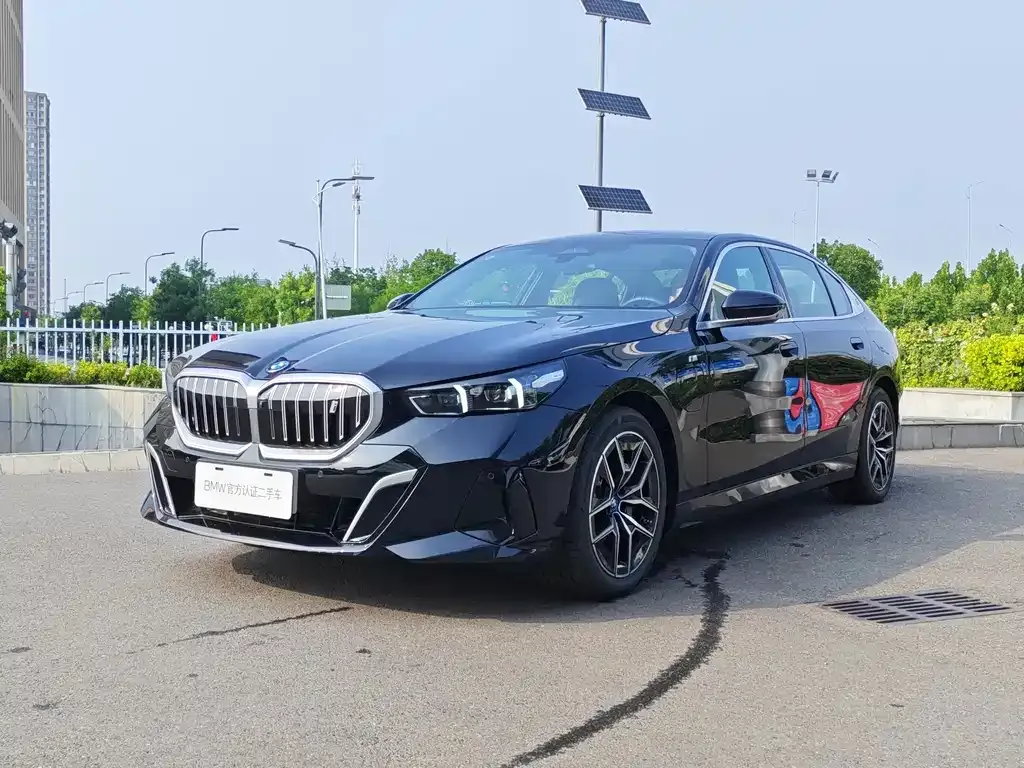 BMW i5 — фото 1