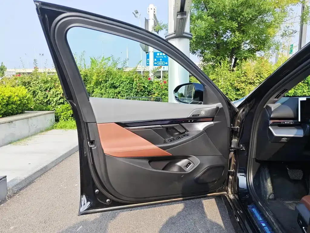 BMW i5 — фото 9