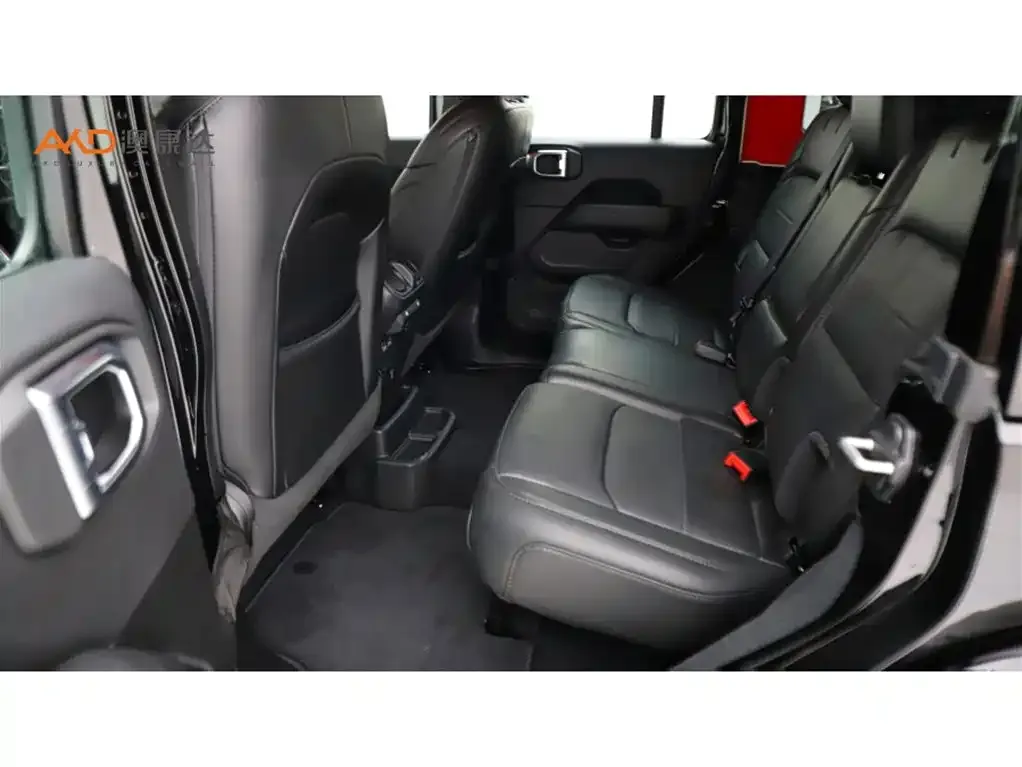 Jeep Wrangler — фото 10