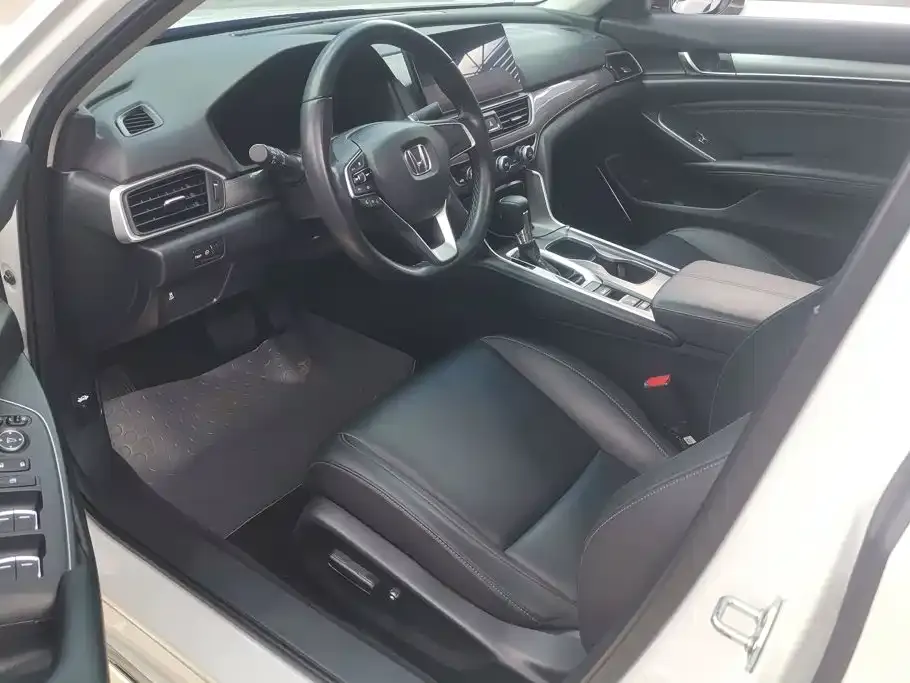 Honda Accord — фото 10
