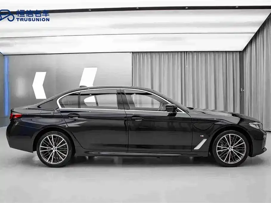 BMW 5 Series — фото 9