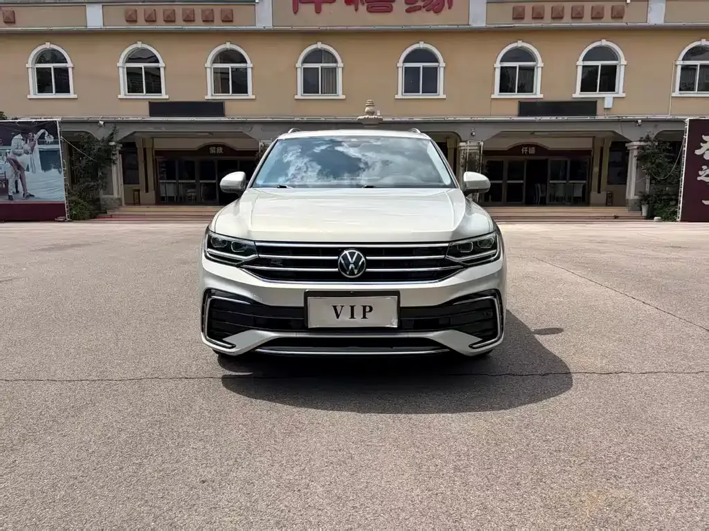 Volkswagen Tiguan L — фото 8