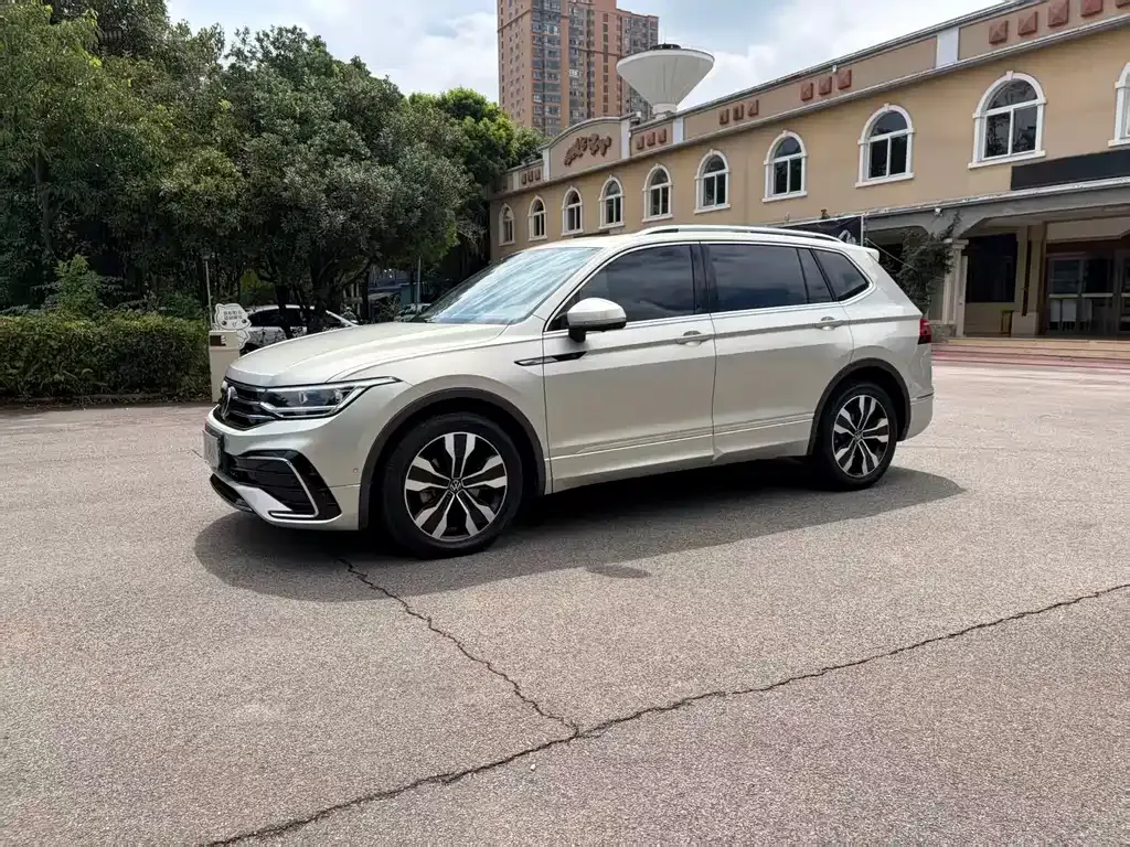 Volkswagen Tiguan L — фото 7