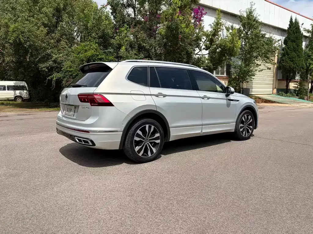 Volkswagen Tiguan L — фото 4