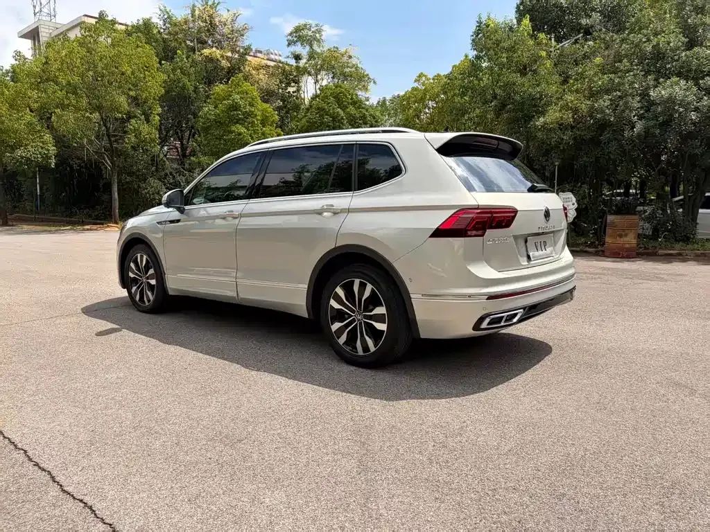 Volkswagen Tiguan L — фото 3