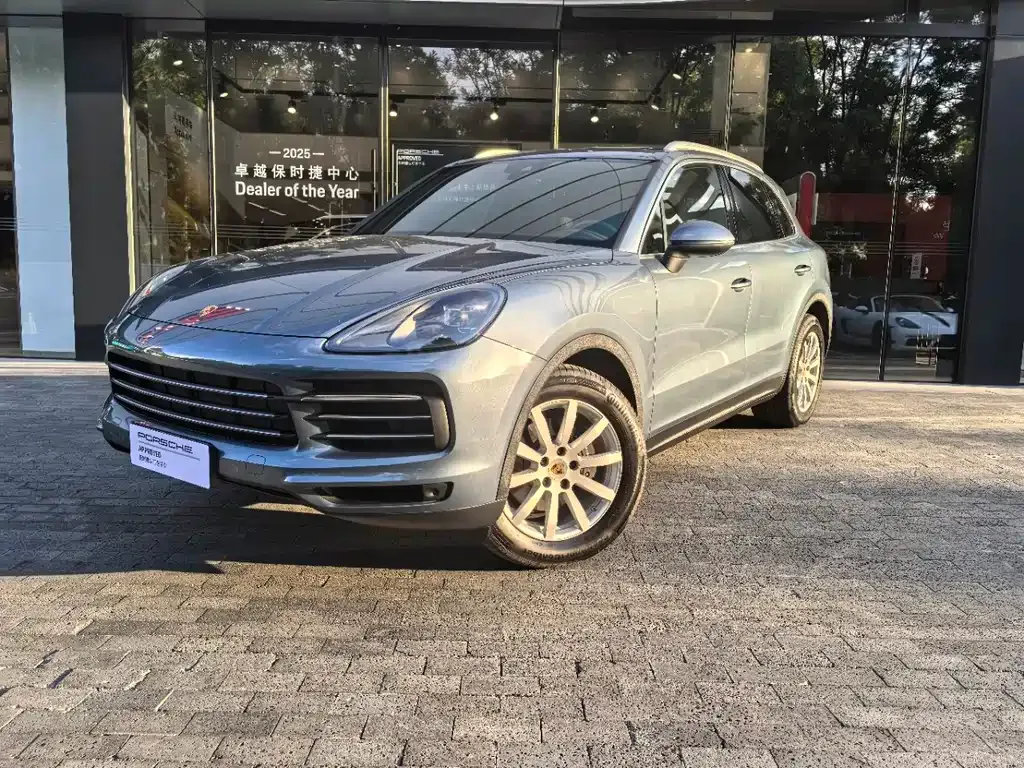 Porsche Cayenne — фото 1