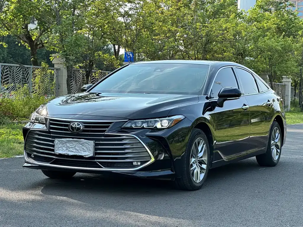 Toyota Avalon — фото 1