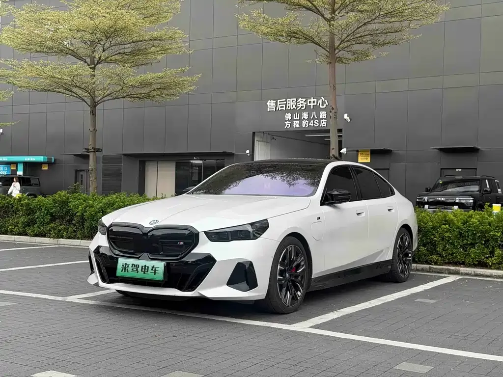 BMW i5 M60 — фото 1