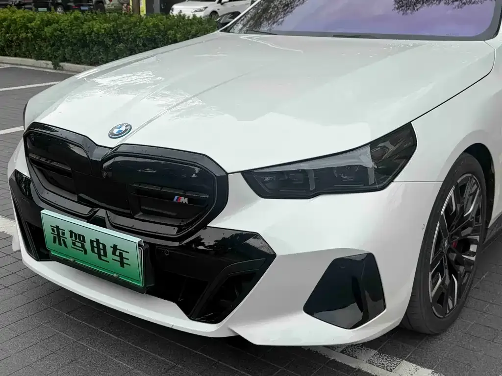 BMW i5 M60 — фото 3