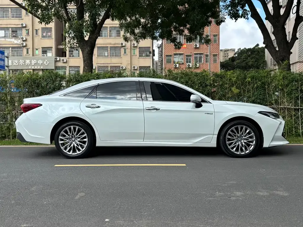 Toyota Avalon — фото 10