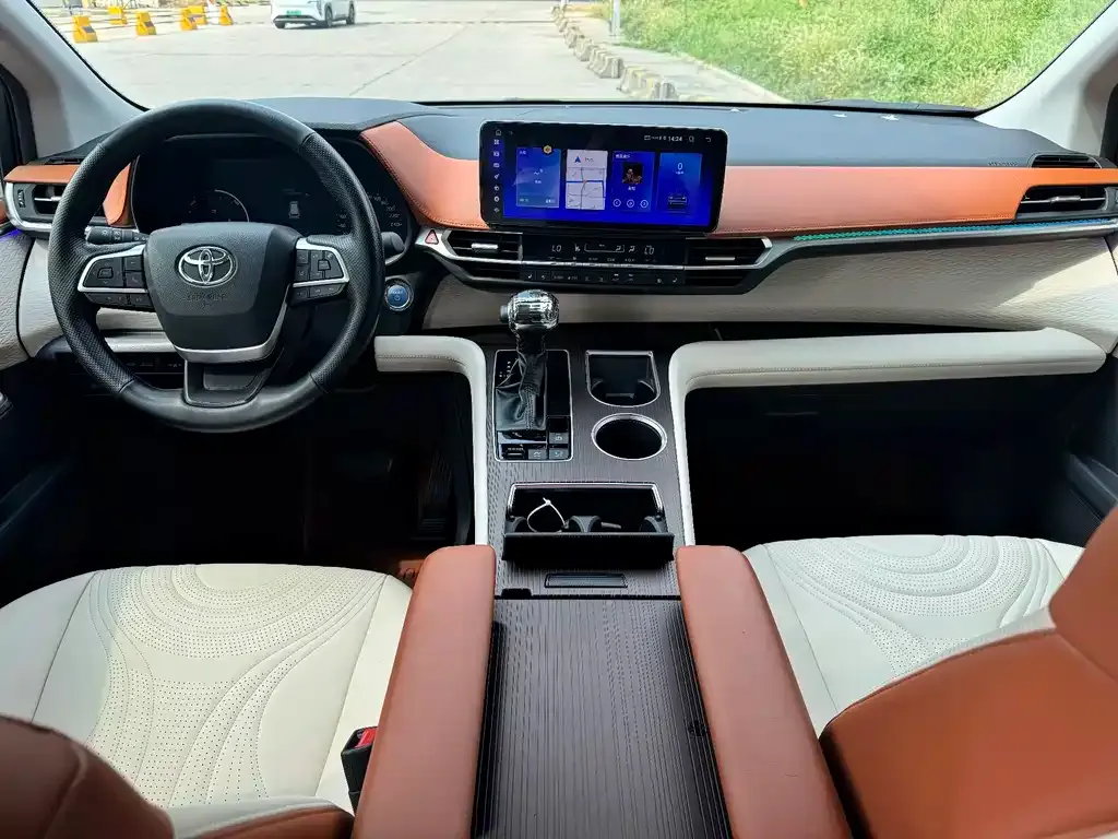 Toyota Granvia — фото 3