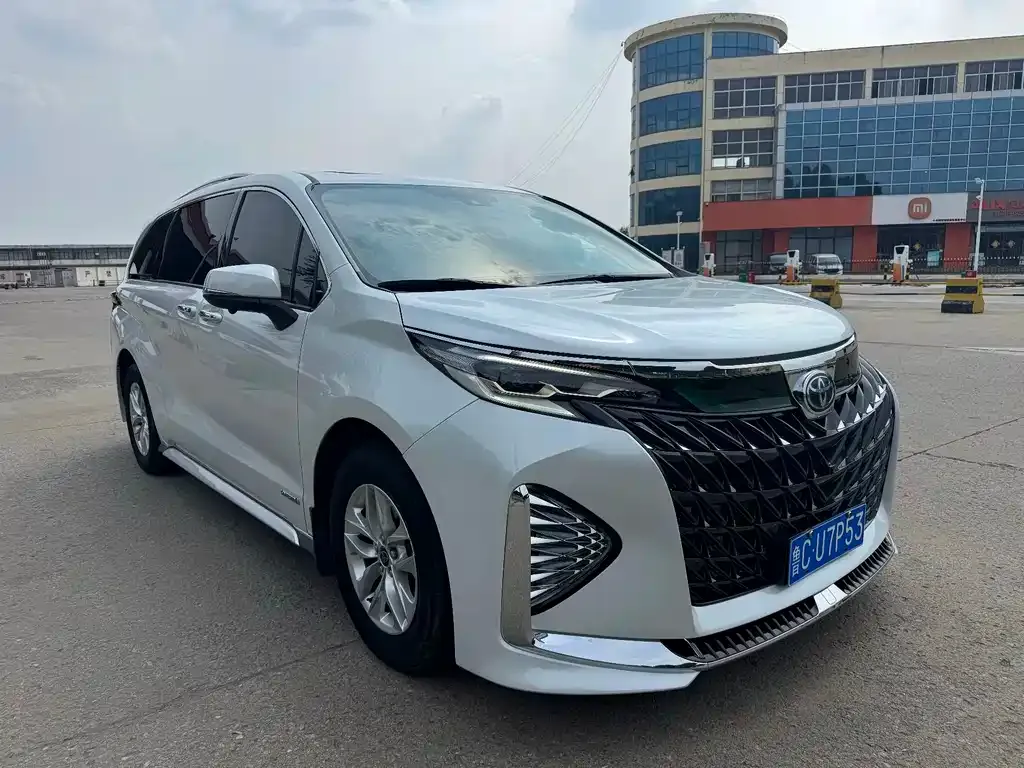 Toyota Granvia — фото 7