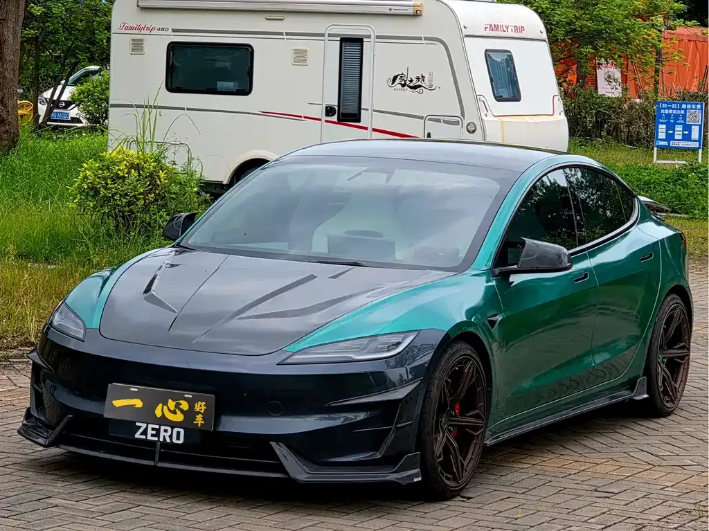 Tesla Model 3 — фото 1